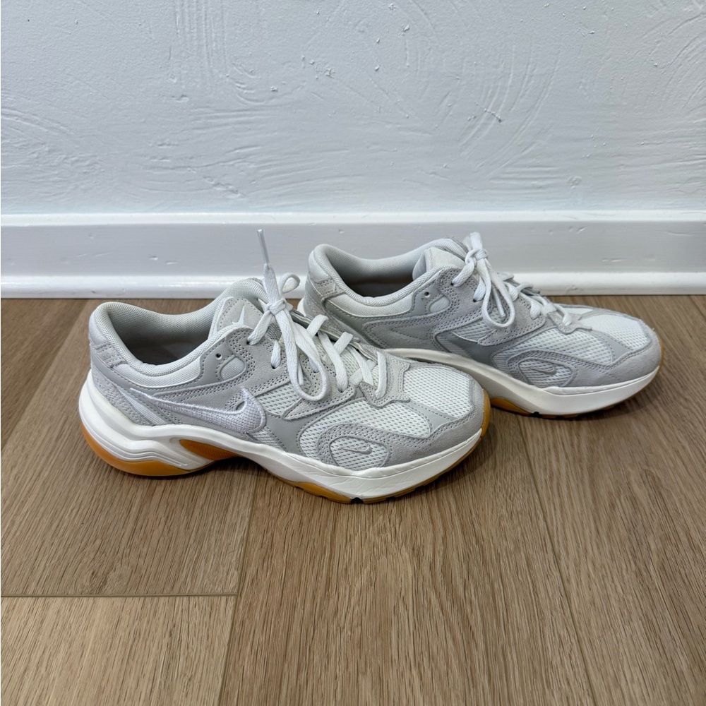 Nike Neutral Size 7 Sneaker